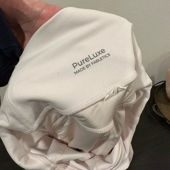 Fabletics pale pink leggings. BUTTER SOFT, amazing quality with slip in pockets! - Picture 2 of 2